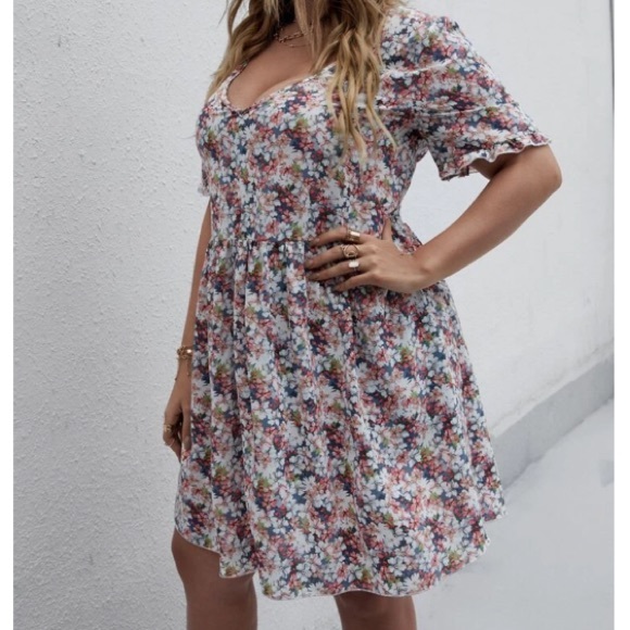 Plus flounce sleeve v neck dress - Picture 4 of 5